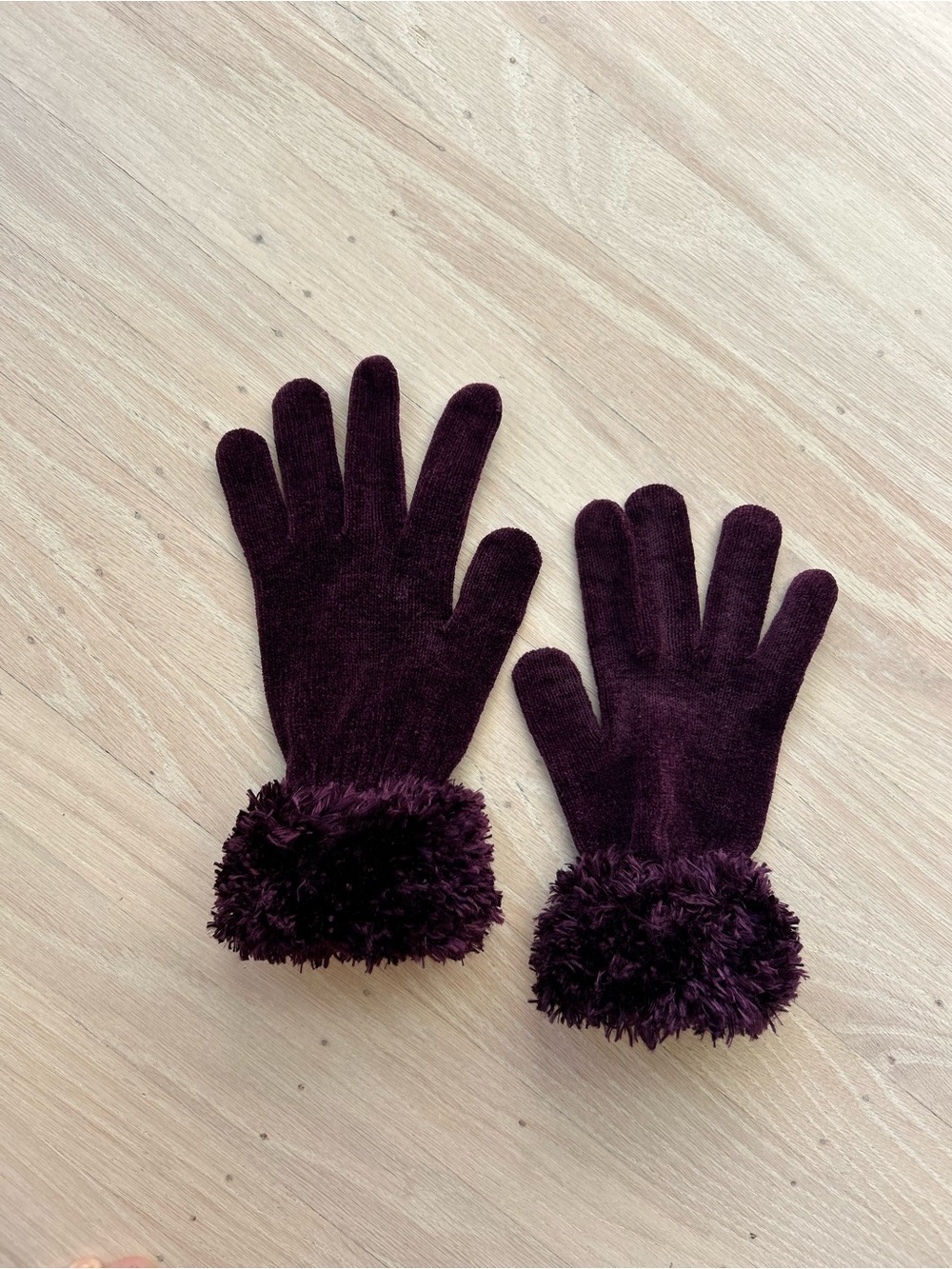 Knit Gloves in Deep Plum
